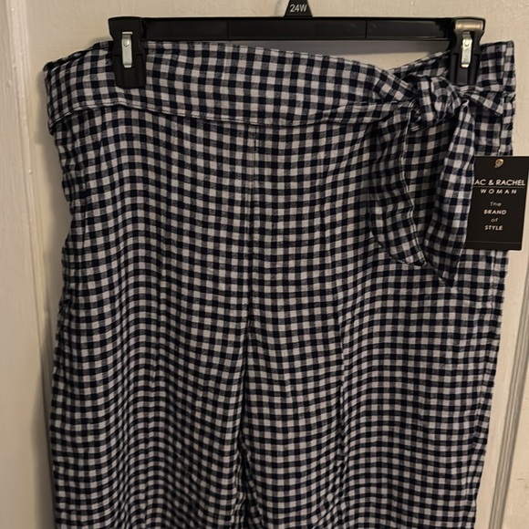 NWT Zac & Rachel crop pants size 1X. - Picture 2 of 6